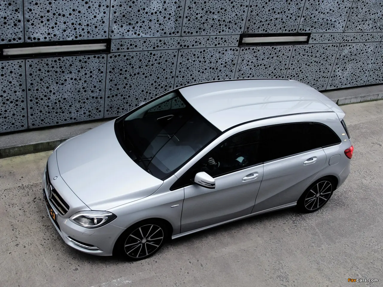 Mercedes-Benz  B 180 BlueEFFICIENCY Prime 7G-DCT 5