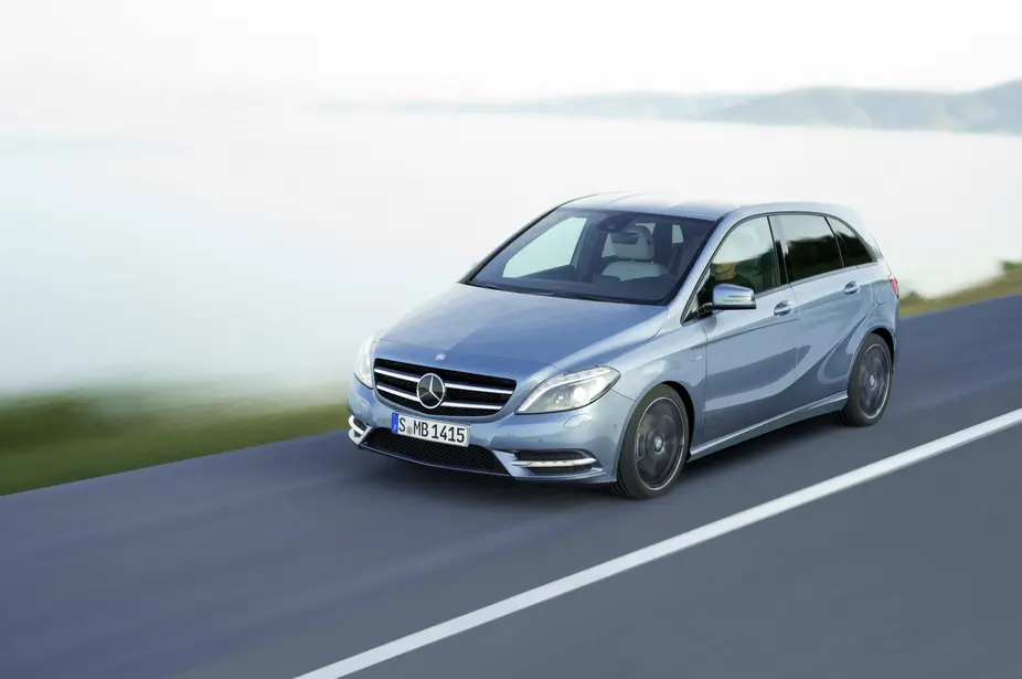 Mercedes-Benz  B 180 BlueEFFICIENCY Sport 4