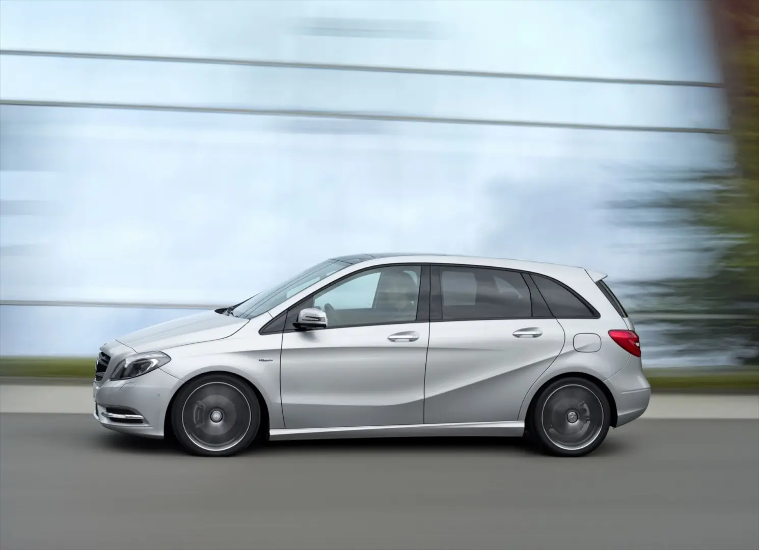 Mercedes-Benz  B 180 BlueEFFICIENCY Prime 7G-DCT 3