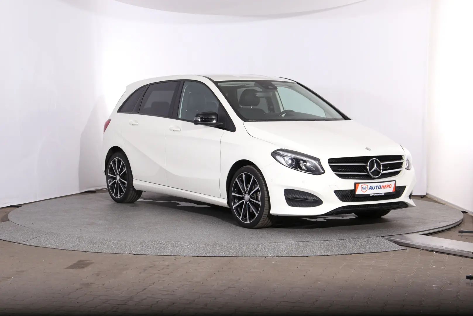 Mercedes-Benz  B 180 BlueEFFICIENCY Urban 7G-DCT 6