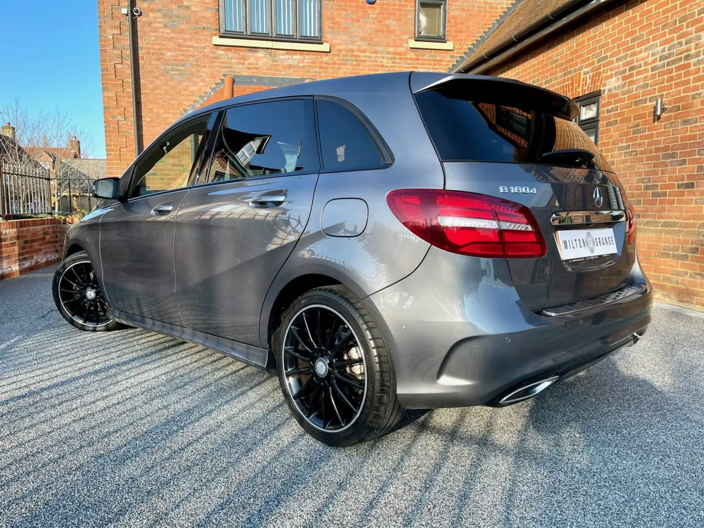 Mercedes-Benz  B 180 CDI BlueEFFICIENCY AMG 7G-DCT 6