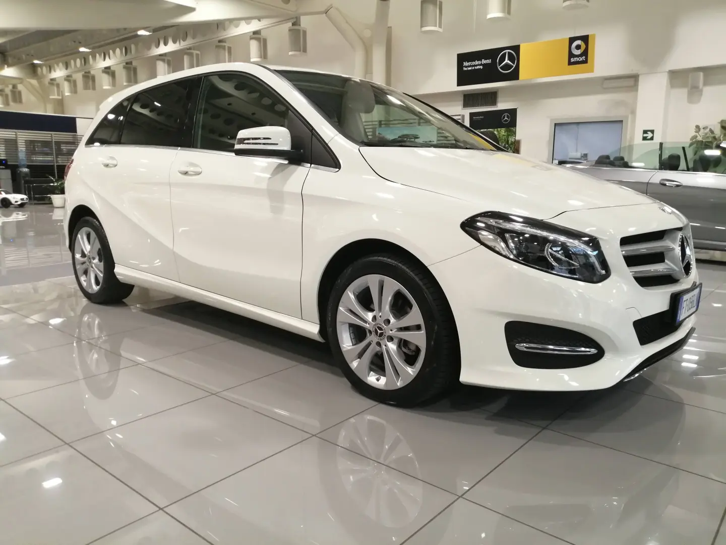 Mercedes-Benz  B 180 d Style 7G-DCT 5