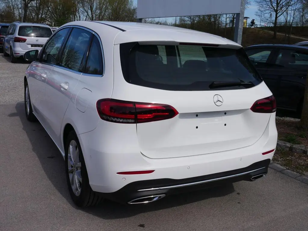 Mercedes-Benz  B 180 Progressive+ 7G-DCT 5
