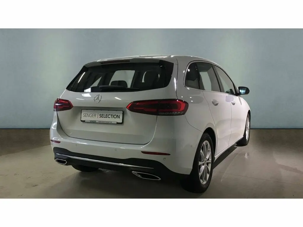 Mercedes-Benz  B 180 Progressive 7G-DCT 5