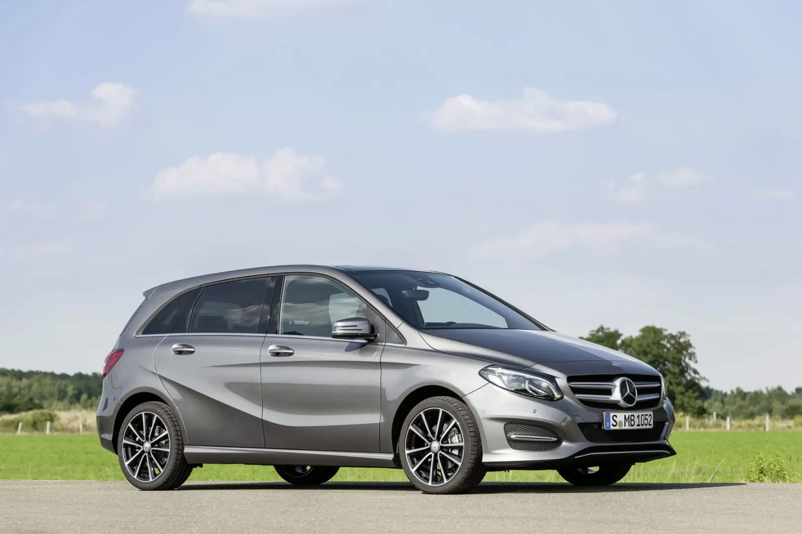 Mercedes-Benz  B 200 BlueEFFICIENCY AMG 7G-DCT 3