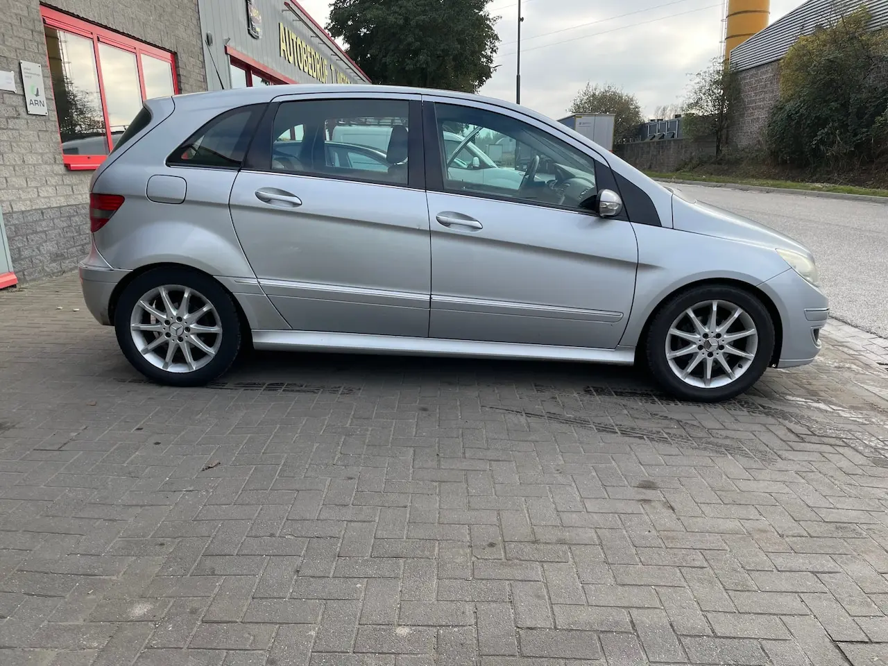 Mercedes-Benz  B 200 CDI 6