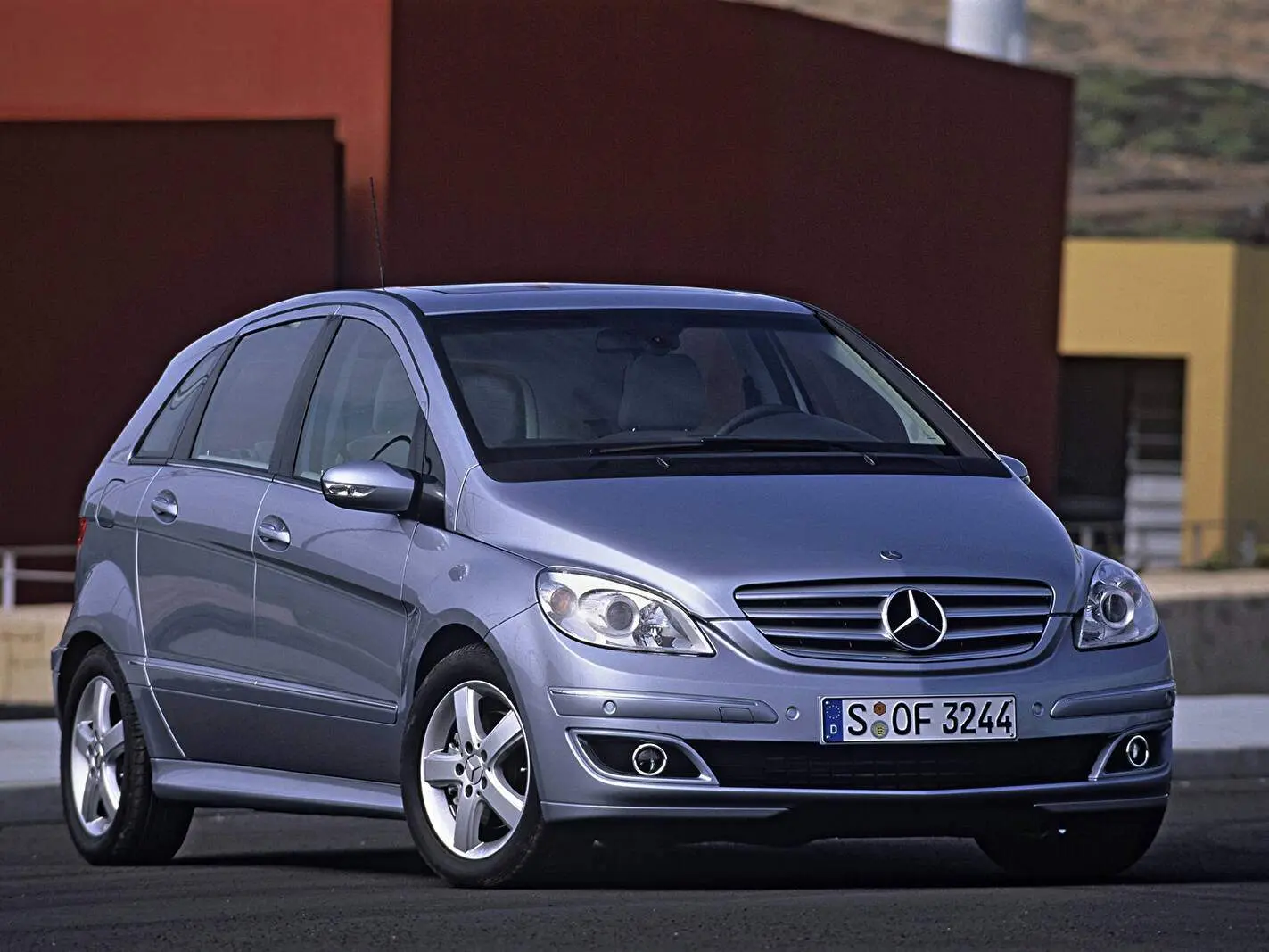Mercedes-Benz  B 200 CDI BlueEFFICIENCY 3