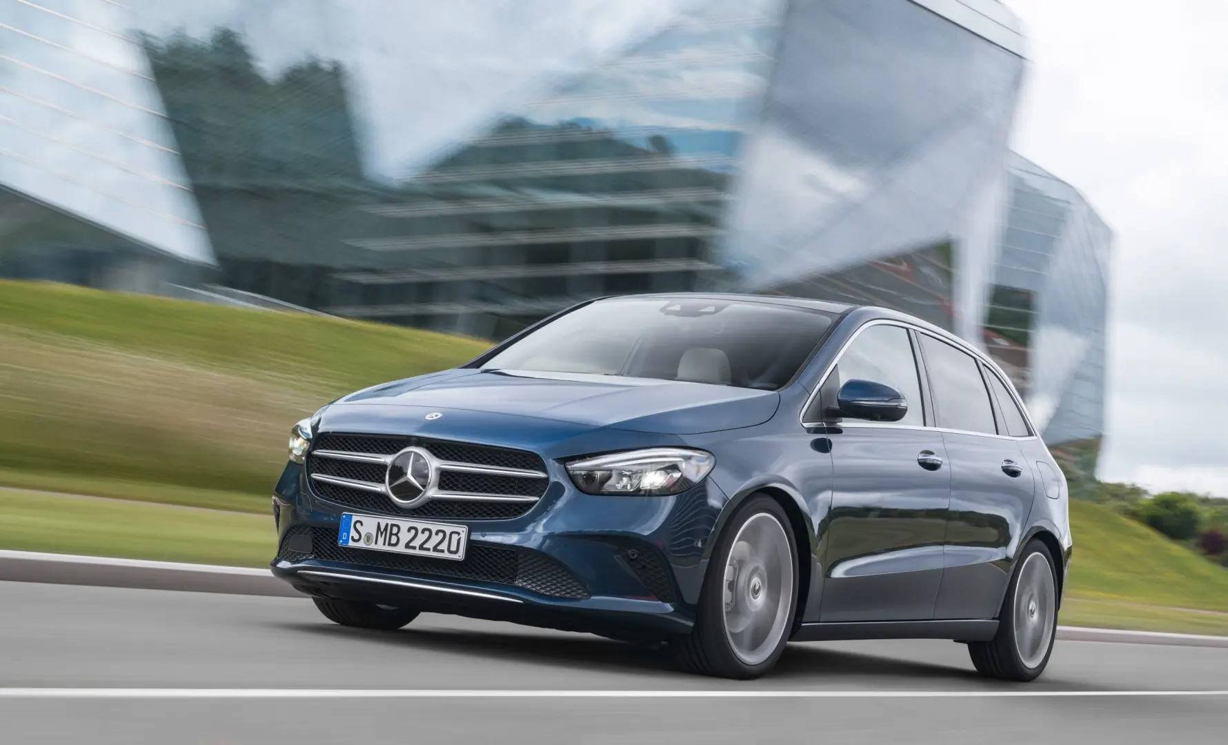 Mercedes-Benz  B 200 Progressive+ Hybrid DCT 4