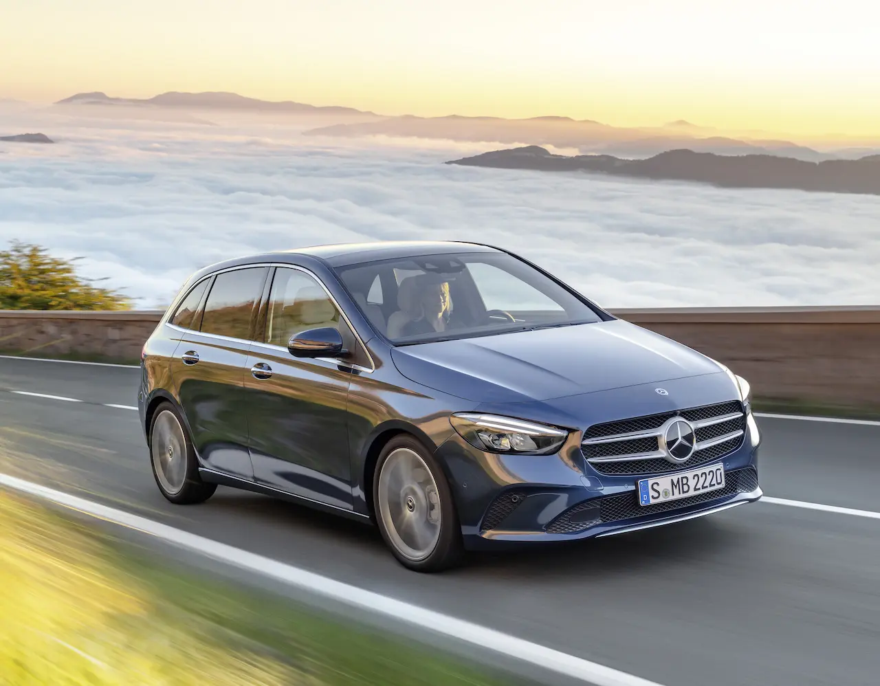 Mercedes-Benz  B 200 Progressive DCT 0