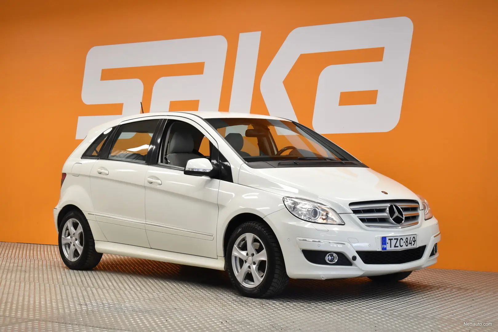 Mercedes-Benz  B 200 Turbo CVT 3