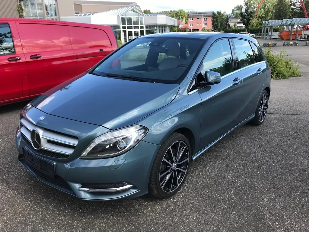Mercedes-Benz  B 250 BlueEFFICIENCY Sport 7G-DCT 2
