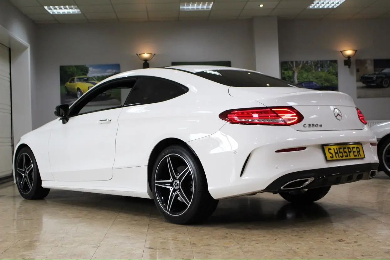 Mercedes-Benz  C 180 AMG 9G-Tronic 4