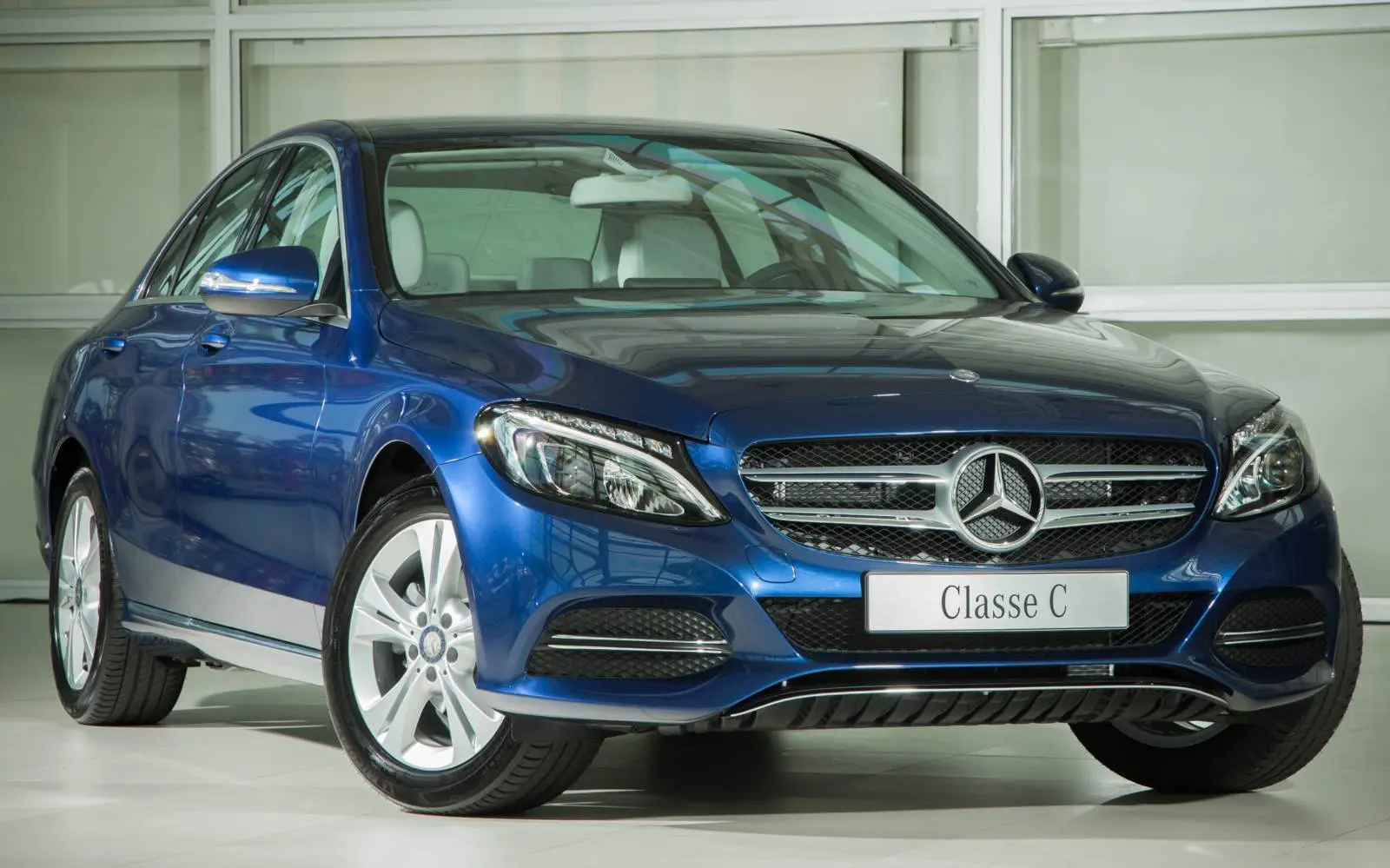 Mercedes-Benz  E 180 Style 1