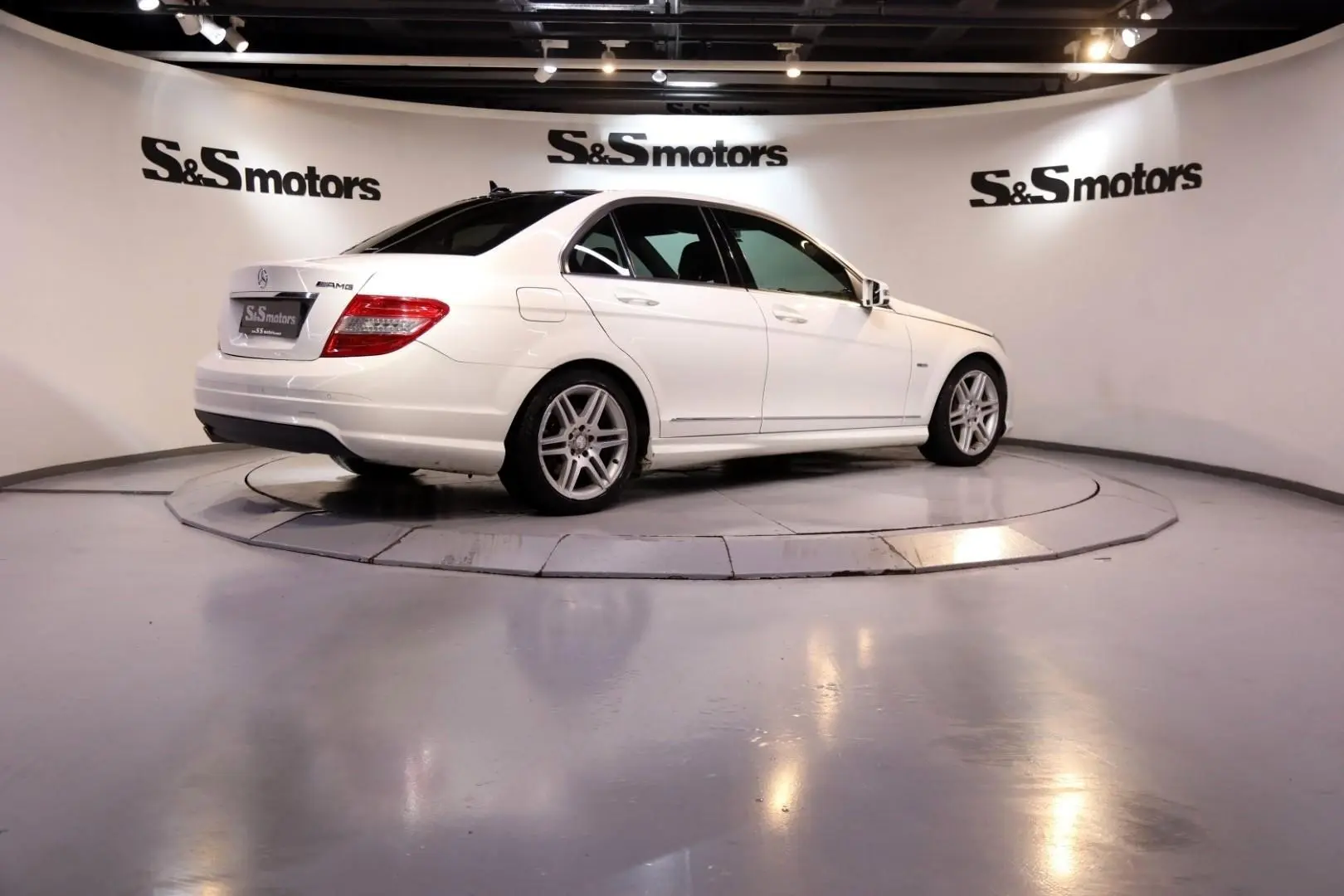 Mercedes-Benz  C 180 BlueEFFICIENCY AMG 7G-Tronic 3
