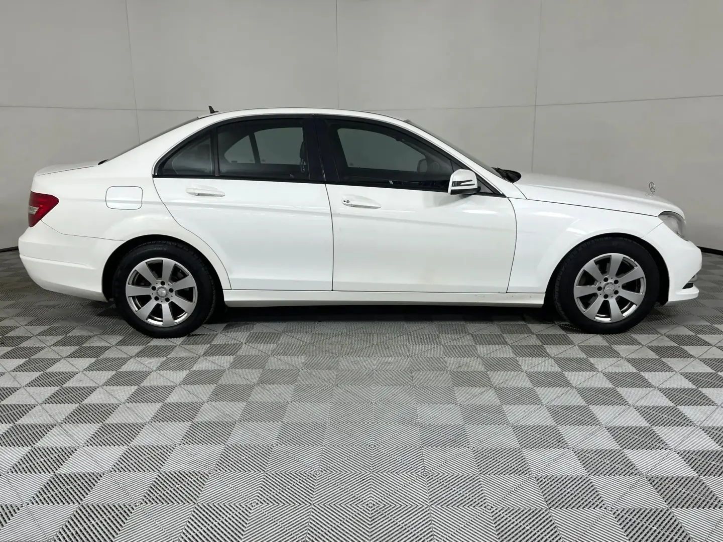 Mercedes-Benz  C 180 BlueEFFICIENCY Elegance 7G-Tronic 4