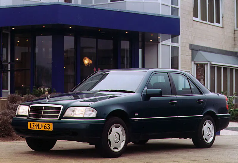 Mercedes-Benz  C 180 Classic 6