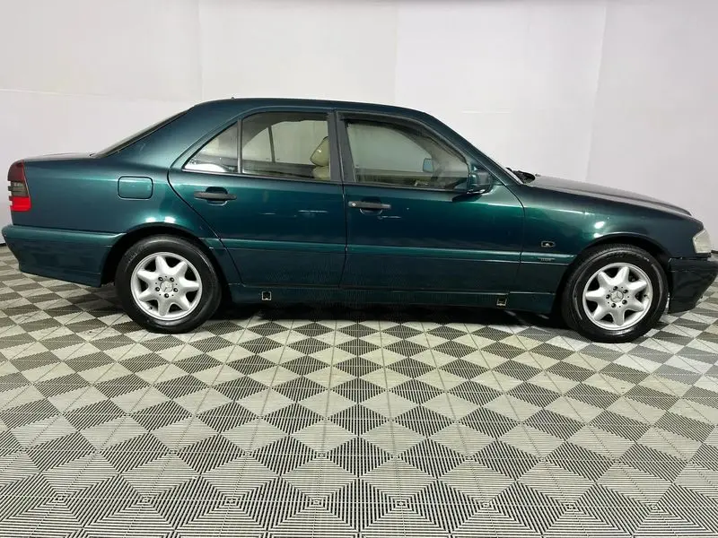 Mercedes-Benz  C 180 Classic 4