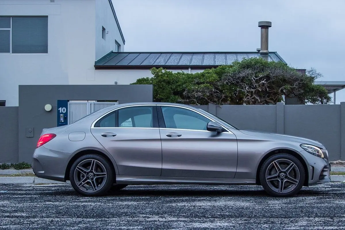 Mercedes-Benz  C 180 Comfort 9G-Tronic 3