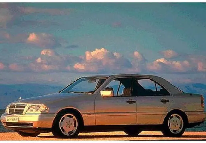 Mercedes-Benz  C 180 Elegance 3