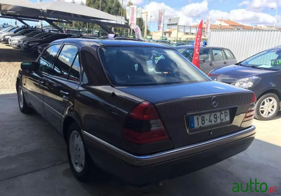 Mercedes-Benz  C 180 Elegance 4