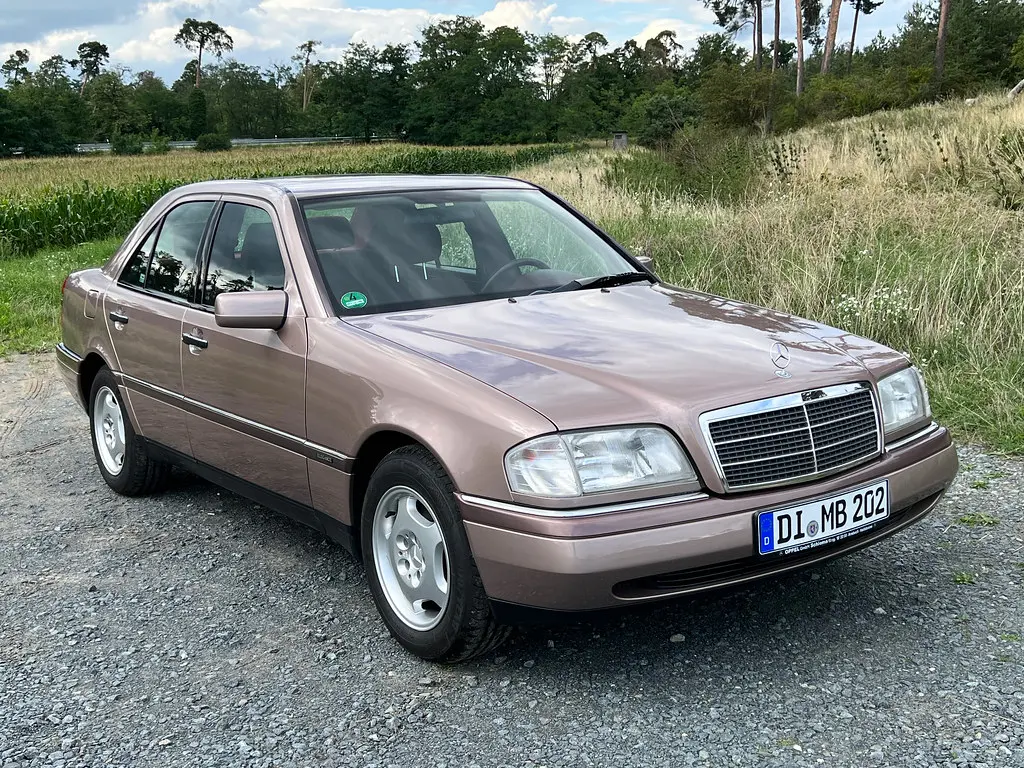 Mercedes-Benz  C 180 Elegance 1