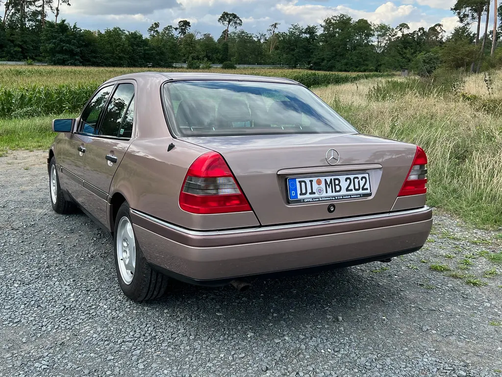 Mercedes-Benz  C 180 Elegance 5
