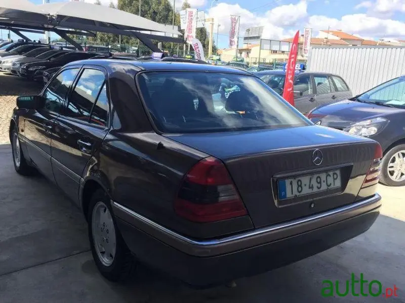 Mercedes-Benz  C 180 Elegance 3