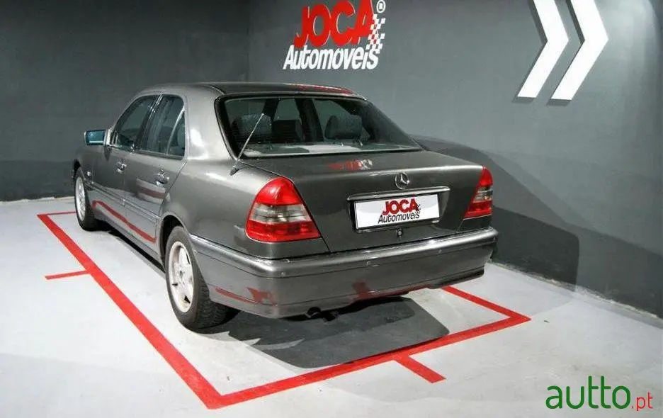 Mercedes-Benz  C 180 Elegance 4