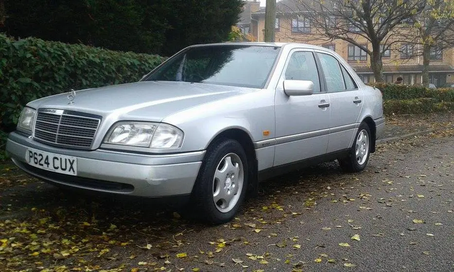 Mercedes-Benz  C 180 Elegance 1