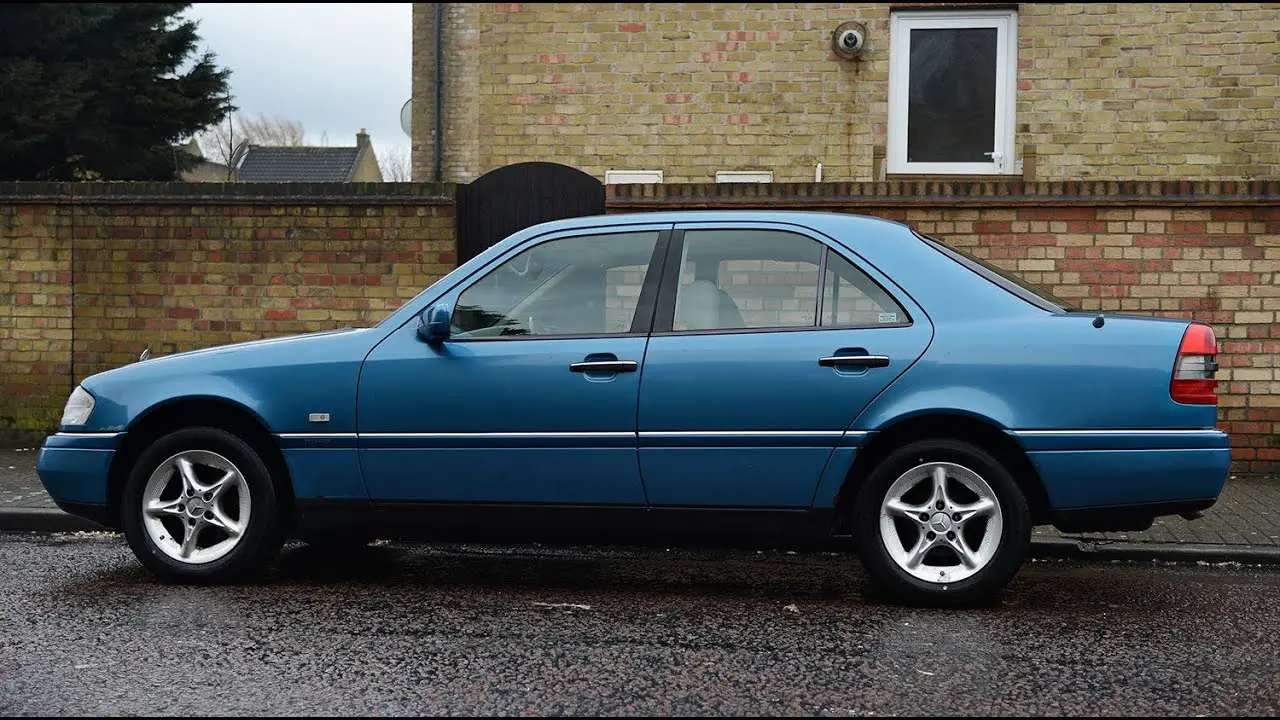 Mercedes-Benz  C 180 Elegance 3