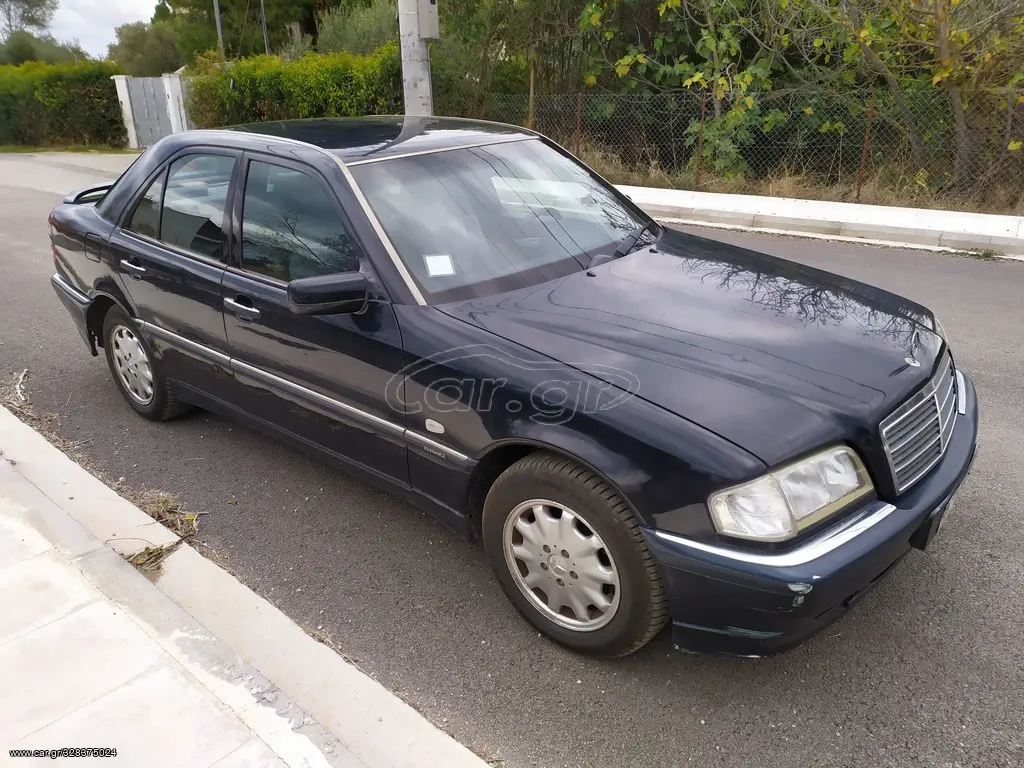 Mercedes-Benz  C 180 Elegance 4