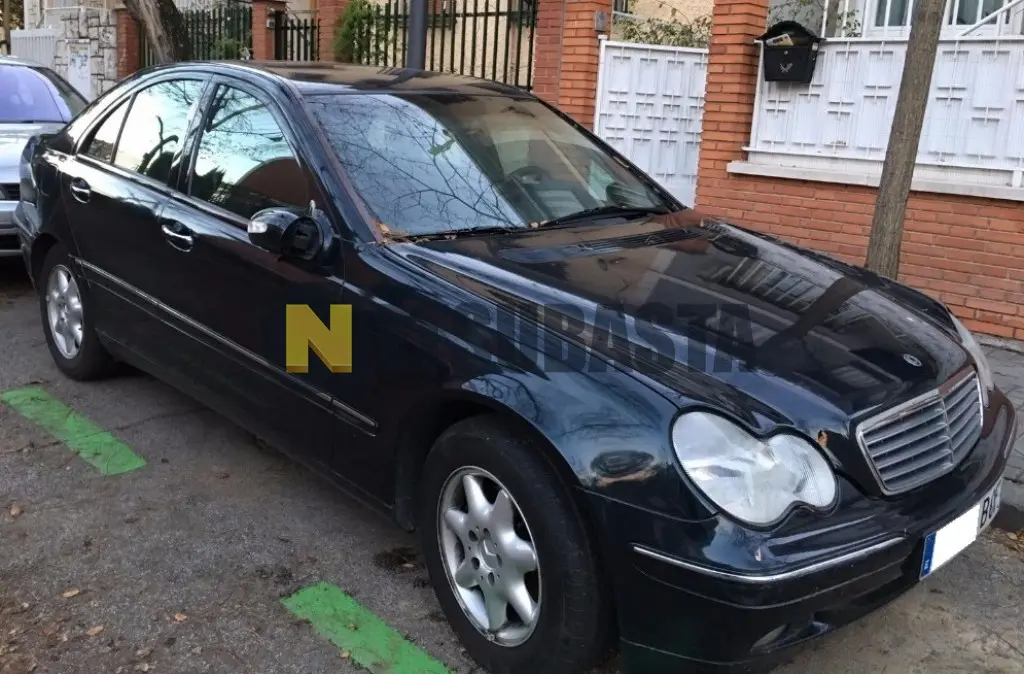 Mercedes-Benz  C 180 Elegance 4