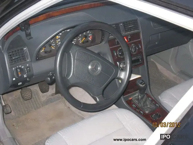 Mercedes-Benz  C 180 Elegance 5