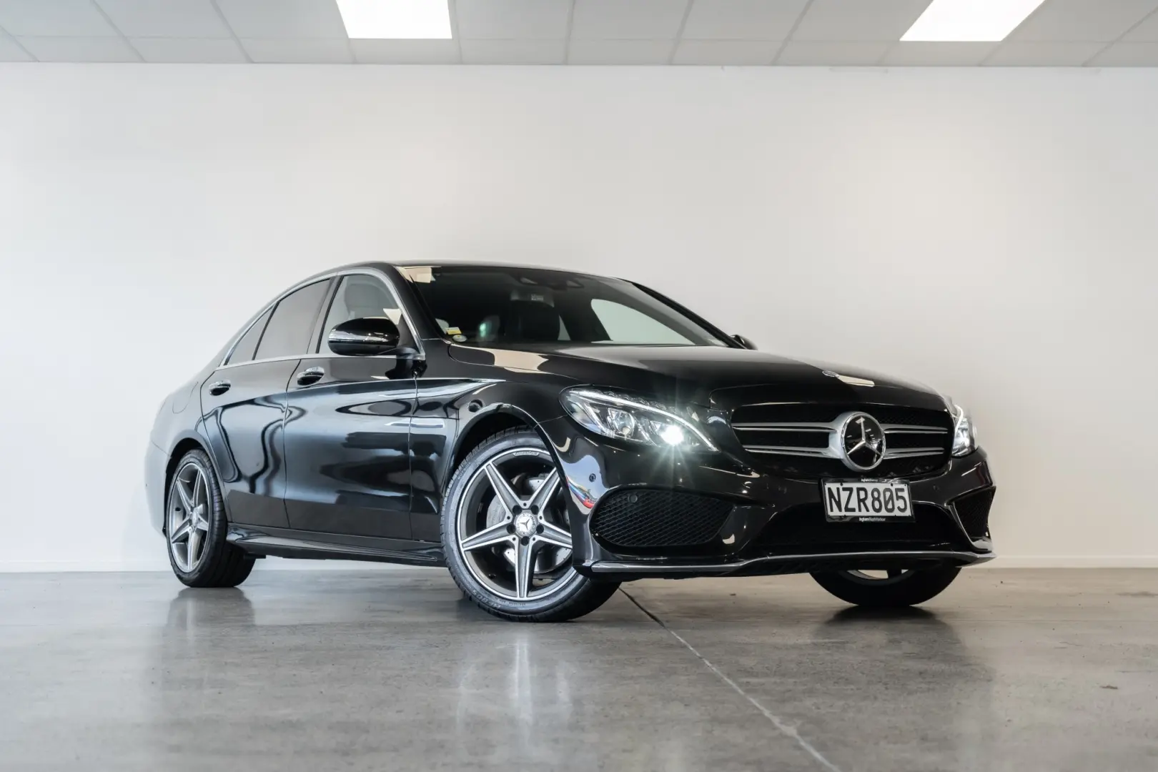 Mercedes-Benz  C 180 Exclusive 7G-Tronic 4