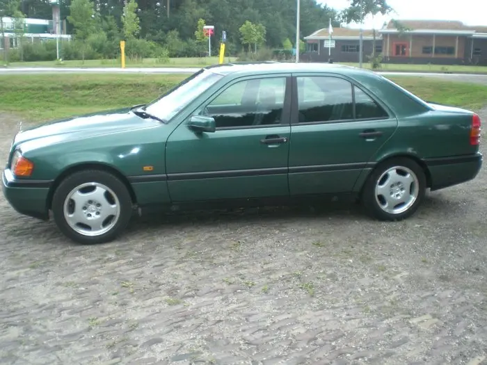 Mercedes-Benz  C 180 Classic 2