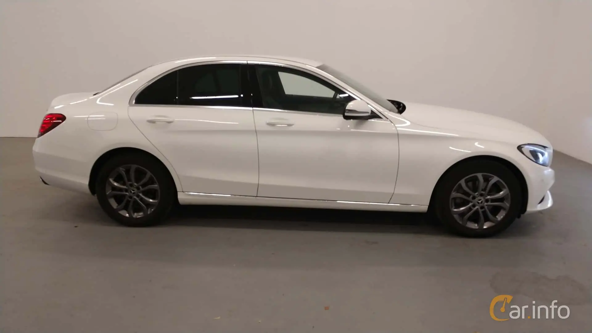 Mercedes-Benz  C 200 4Matic AMG 9G-Tronic 3