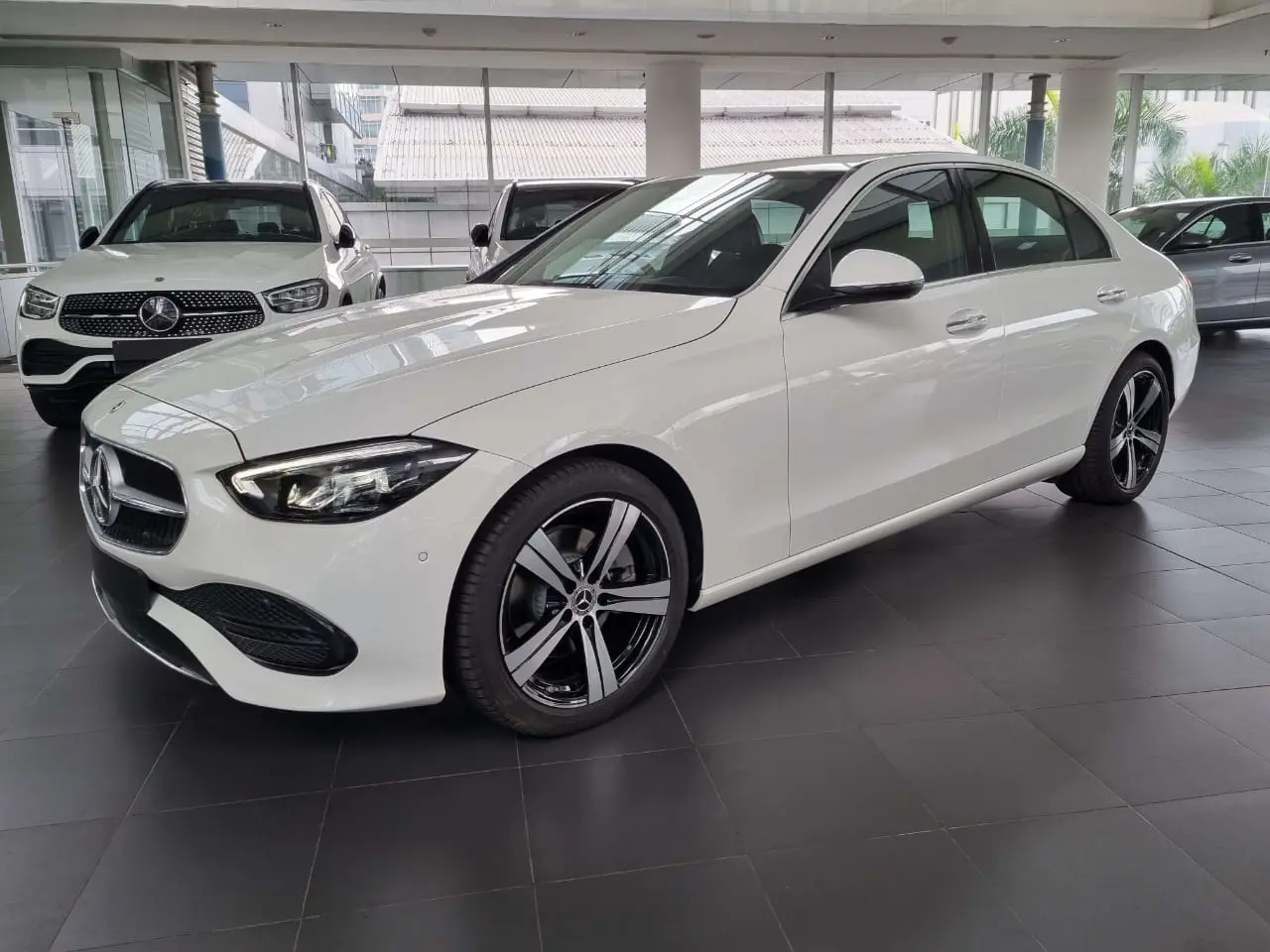 Mercedes-Benz  C 200 Avantgarde 4 Matic 2