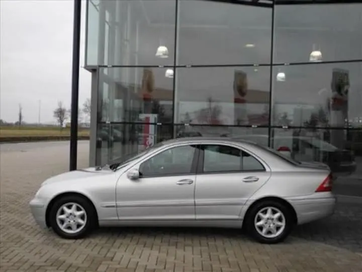 Mercedes-Benz  C 200 CDI Elegance 7