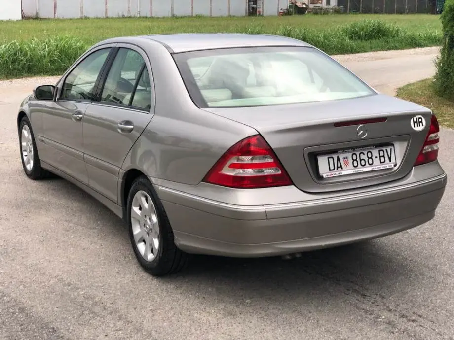 Mercedes-Benz  C 200 CDI Elegance 2
