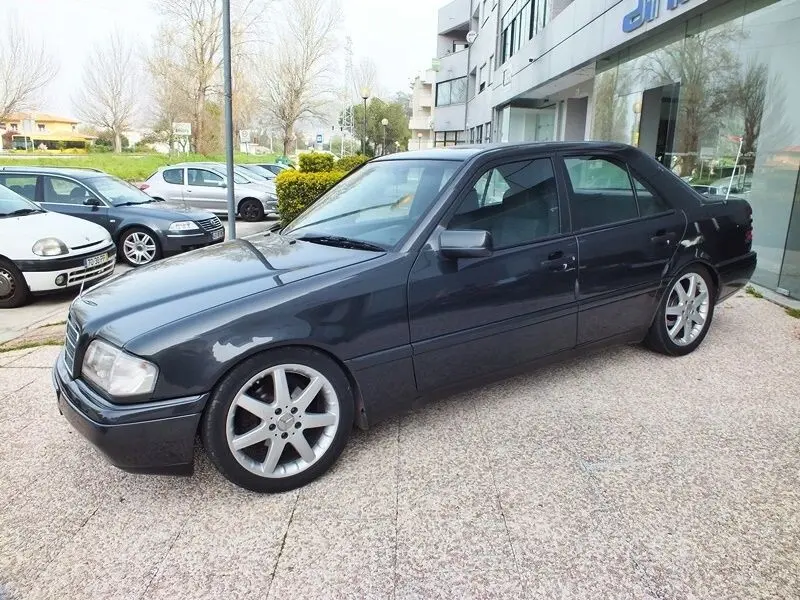 Mercedes-Benz  C 200 D Elegance 4