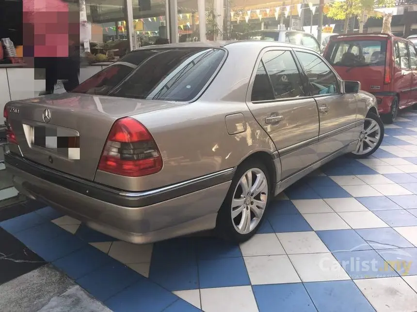 Mercedes-Benz  C 200 Classic 5