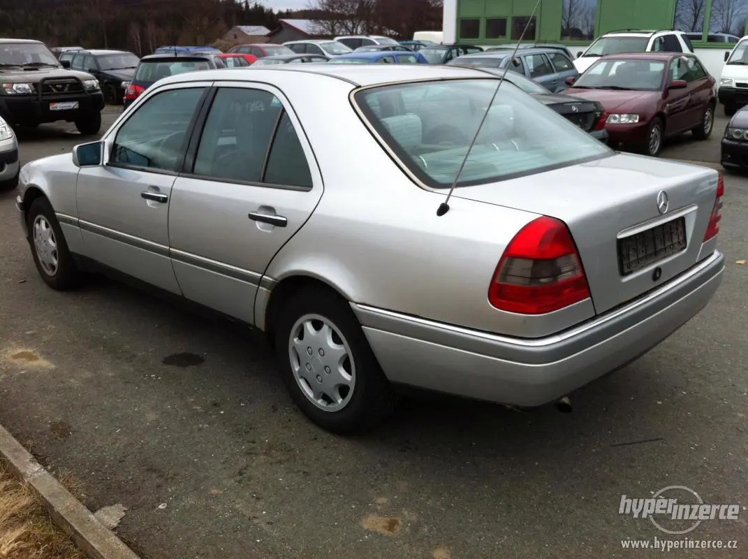 Mercedes-Benz  C 200 D Elegance 4