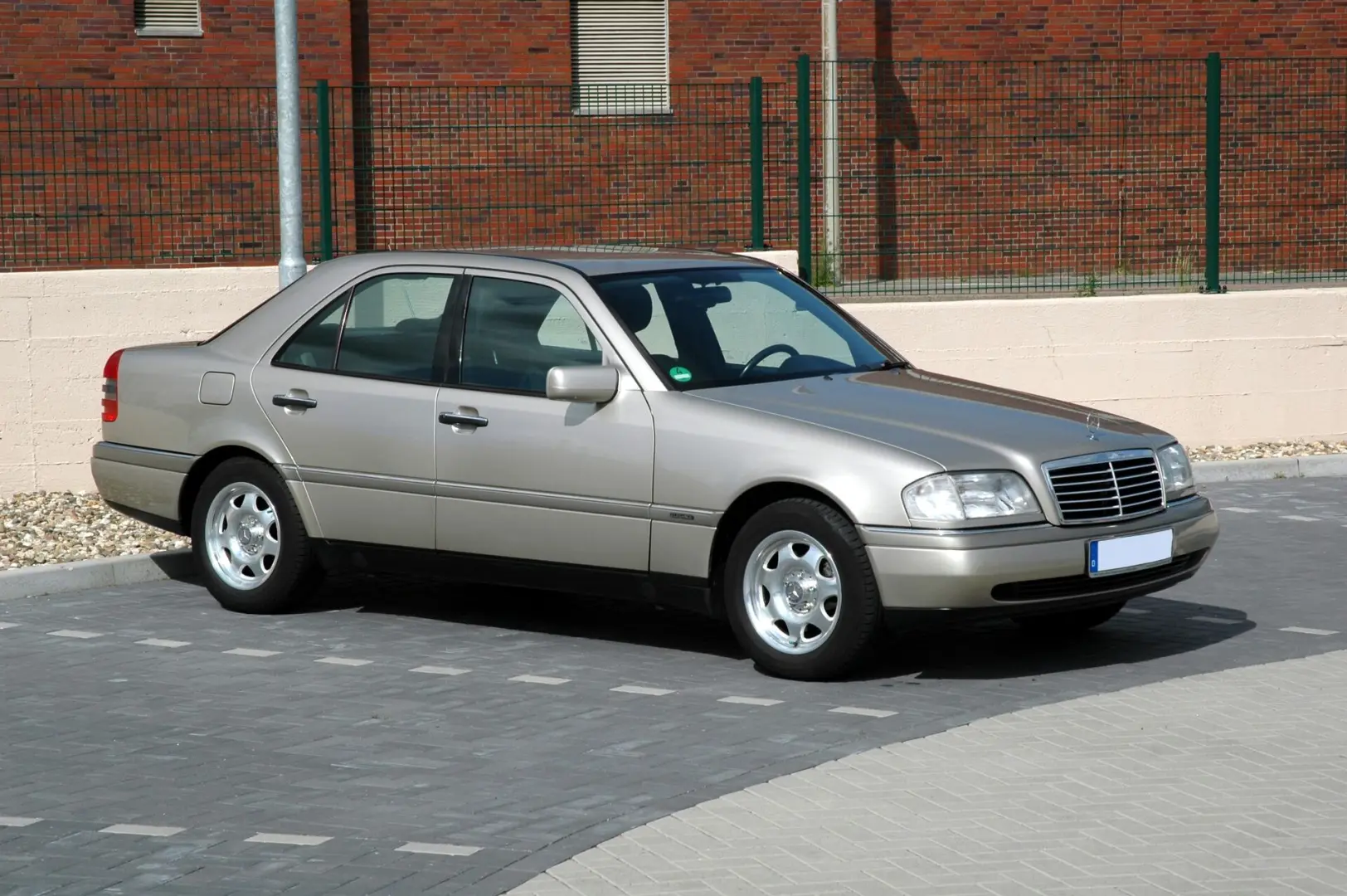 Mercedes-Benz  C 200 Elegance 5