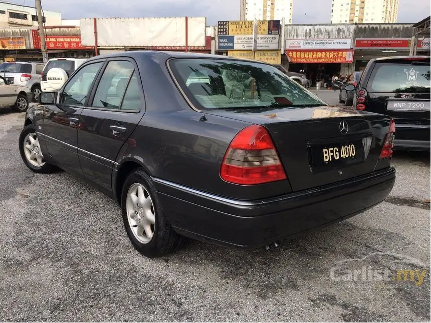 Mercedes-Benz  C 200 Elegance 3