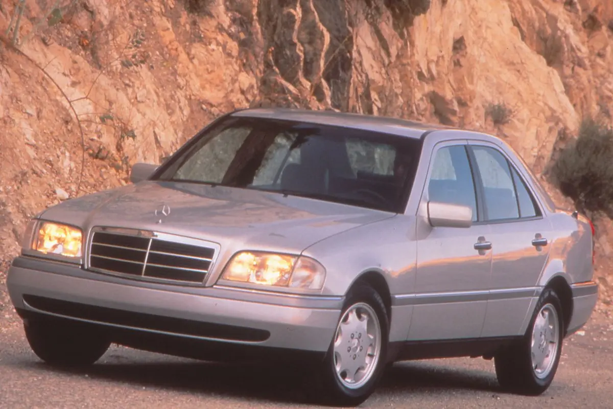 Mercedes-Benz  C 200 Elegance 2