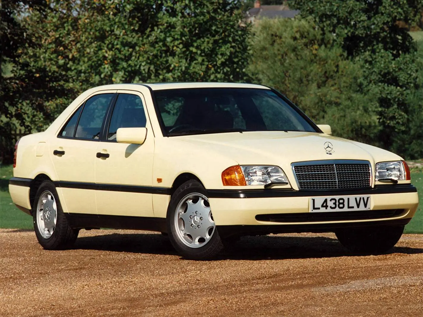 Mercedes-Benz  C 200 D Elegance 3