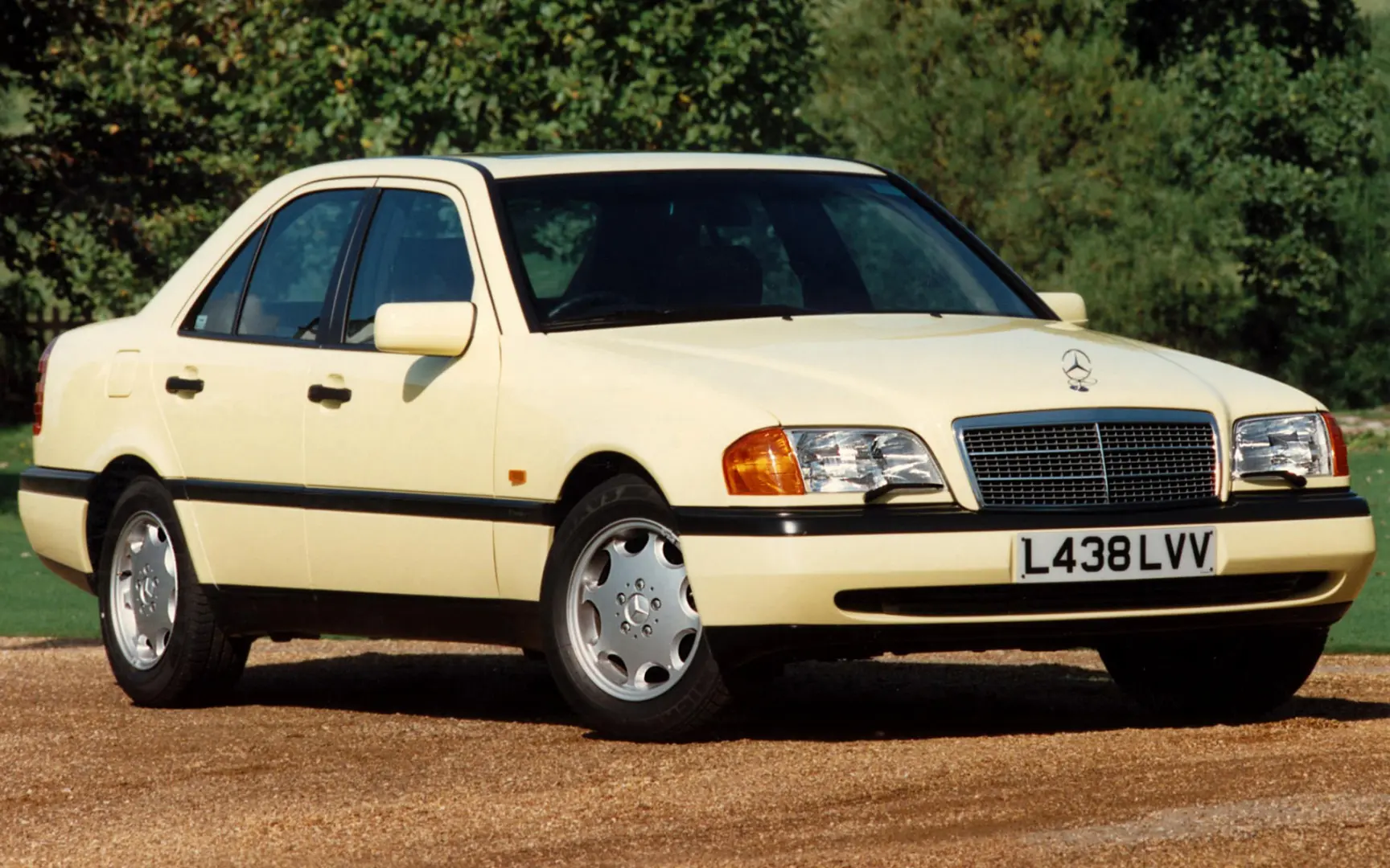Mercedes-Benz  C 200 Elegance 2