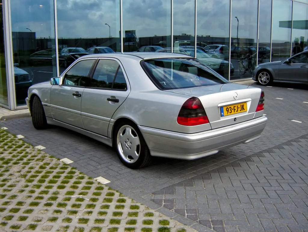 Mercedes-Benz  C 200 Sport 6