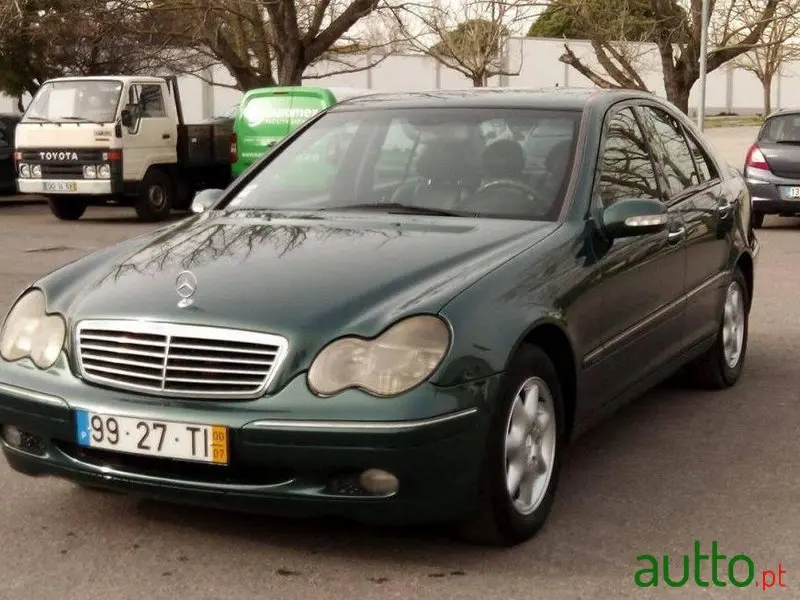 Mercedes-Benz  C 220 CDI Elegance 4