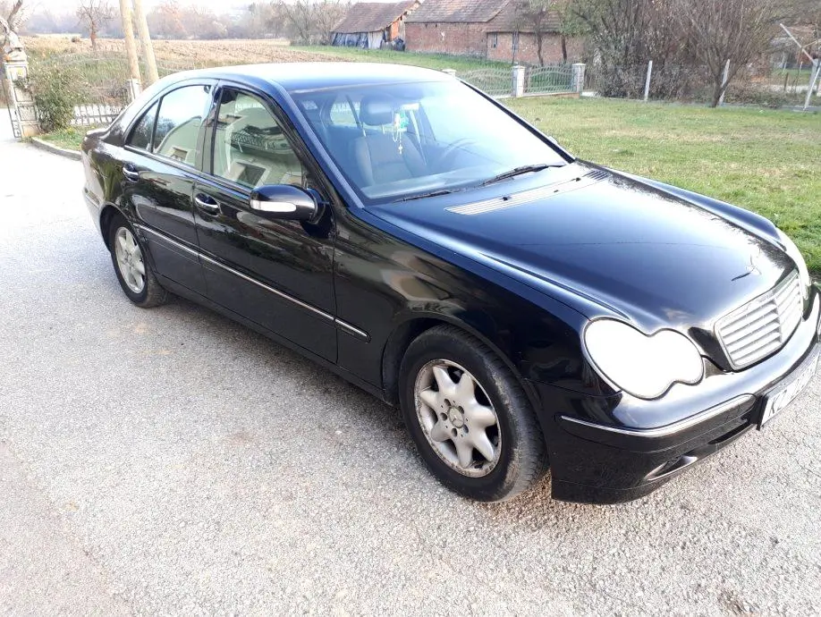 Mercedes-Benz  C 220 CDI Elegance 4